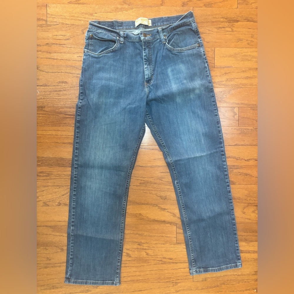 Wranglers- relaxed fit 34 x 30